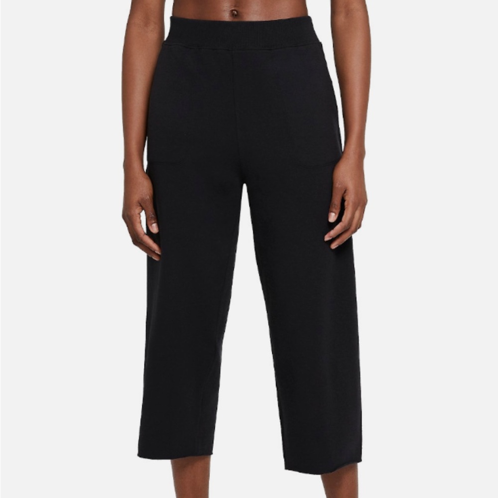 🌻3 for $18 Nike Yoga Luxe Women’s Cropped Fleece Pants Size Small